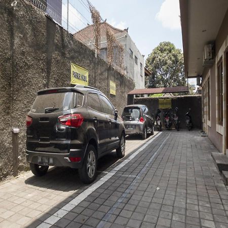 ホテル レッドドアーズ アット グヌン サンヒャン クロボカン デンパサール エクステリア 写真